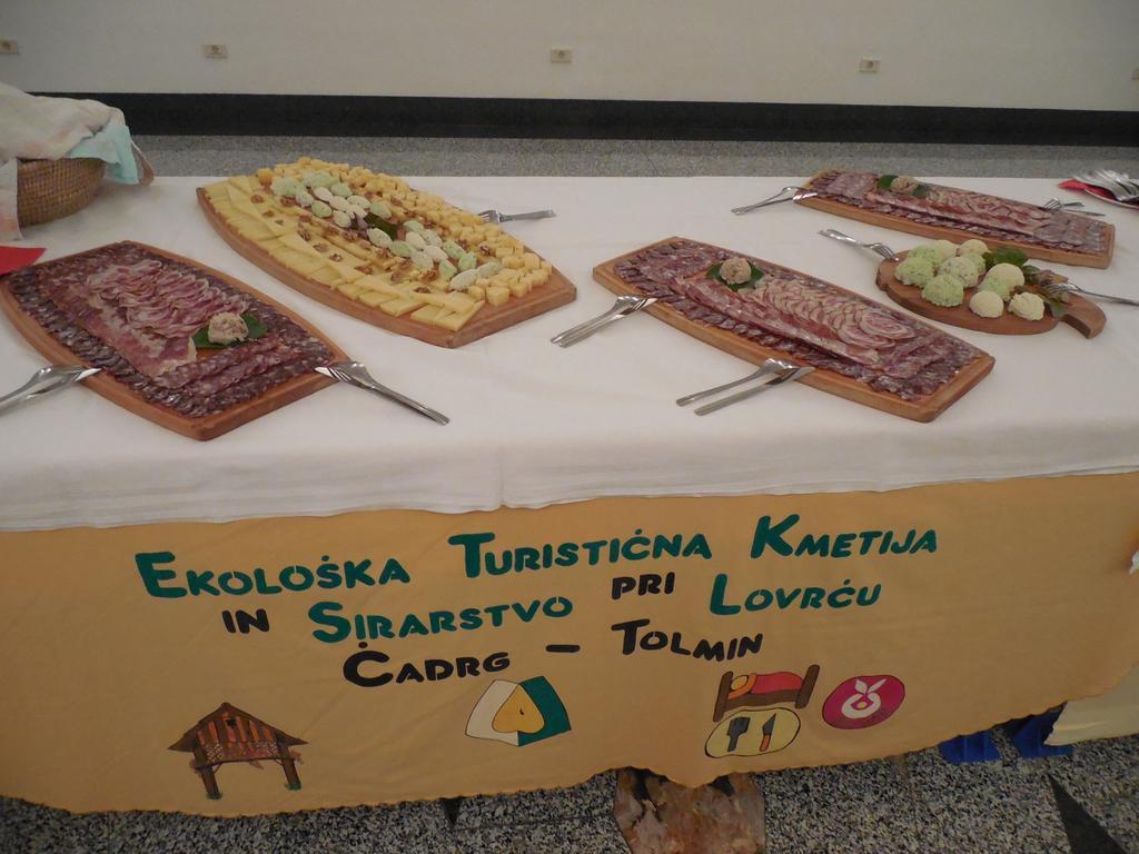 Ekoloska Turisticna Kmetija Pri Lovrcu Толмин Екстериор снимка